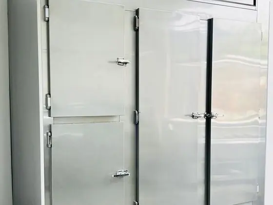 Cuarto fr&iacute;o de 3 cuerpos fabricado por Kaiser Frío Industrial