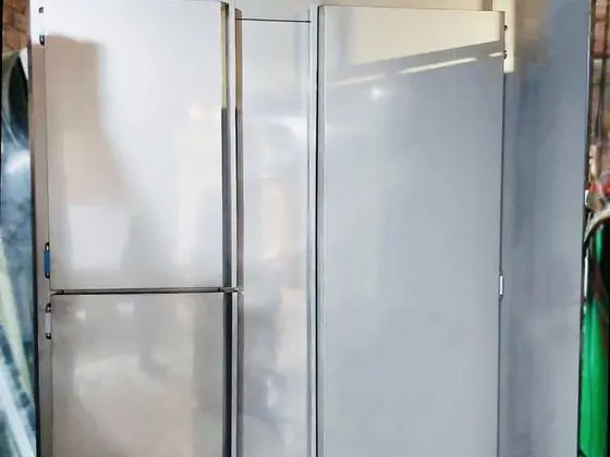 Conservadora vertical de 3 puertas fabricado por Kaiser Frío Industrial