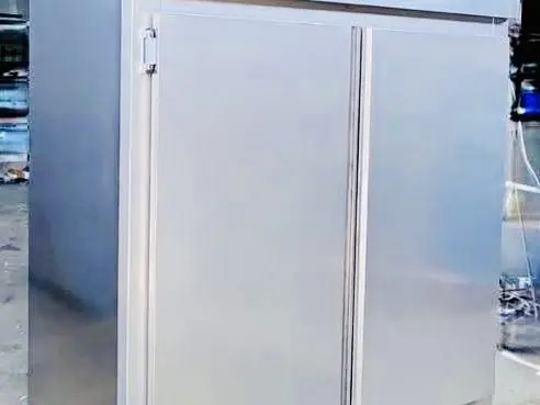 Refrigeradora vertical de 2 puertas fabricado por Kaiser Frío Industrial