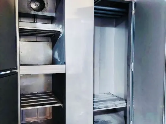 Conservadora vertical, interior fabricado por Kaiser Frío Industrial