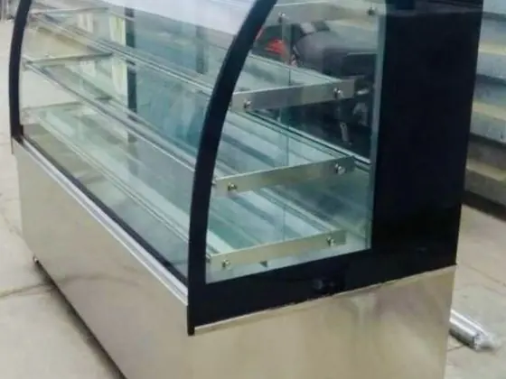 Vitrina curva premium fabricado por Kaiser Frío Industrial
