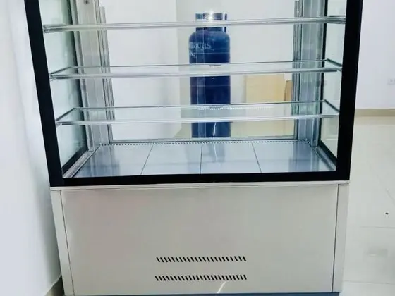 Vitrina cuadrada refrigerada fabricado por Kaiser Frío Industrial