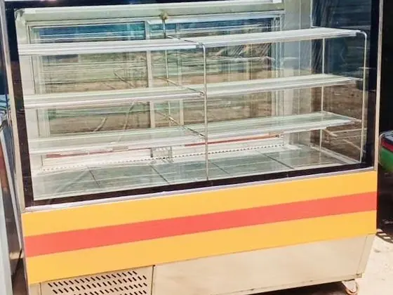 Vitrina exhibidora de pasteler&iacute;a fabricado por Kaiser Frío Industrial