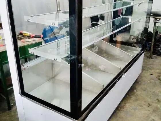 Vitrina cuadrada en fabricaci&oacute;n fabricado por Kaiser Frío Industrial