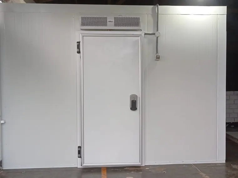 Cámaras de almacén de gran capacidad fabricada por Kaiser Frío Industrial